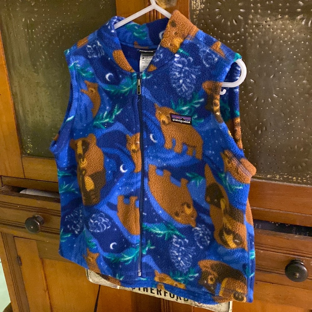 Girls Patagonia vest (blue-browns-bear, moon, star) size 5